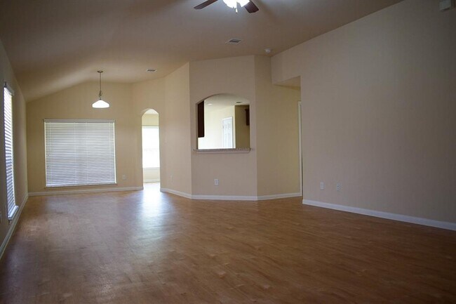 Building Photo - 13421 Raintree Dr
