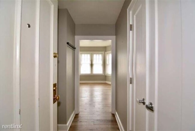 Building Photo - Studio, 1 bath Condo - 230 E 9th St