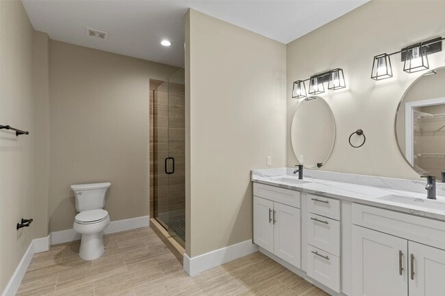 Building Photo - 5424 Delmar Blvd