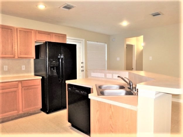 Building Photo - 2207 Shady Pine Dr