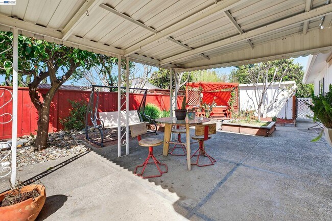 Building Photo - 1450 Kolln St