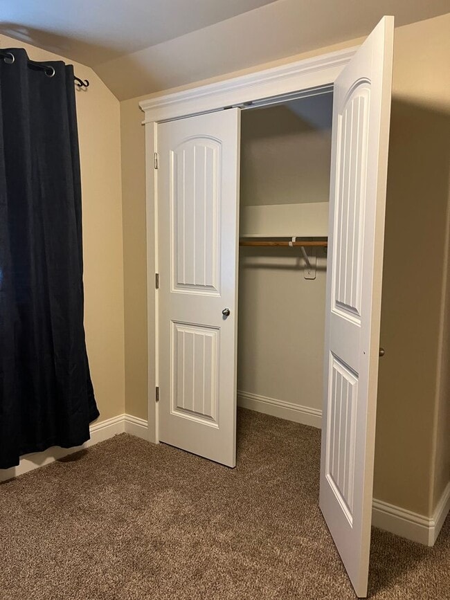 Building Photo - Executive Home In Elko