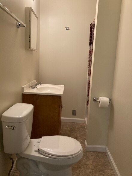 Building Photo - 6 Coolview Ln