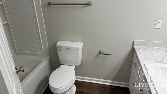 Building Photo - MOVE-IN SPECIAL: $500 OFF 1st MONTH'S RENT!**