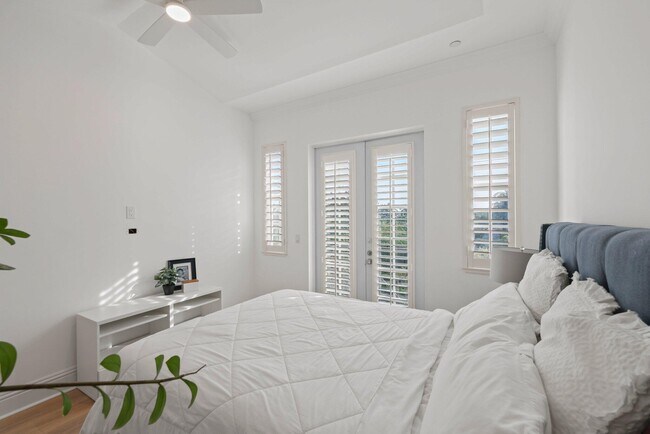 Building Photo - 285 SE 6th Ave