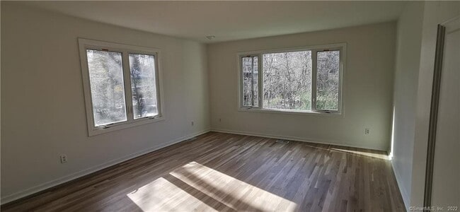 Building Photo - 103 Silver Creek Ln