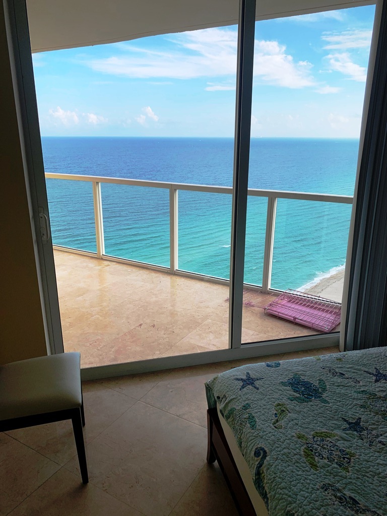 Building Photo - 16699 Collins Ave