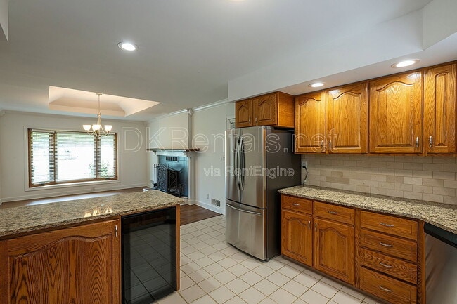 Building Photo - 245 Brook Dr