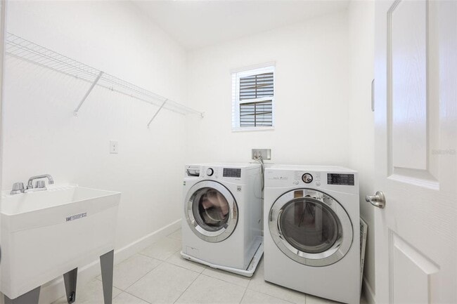 Building Photo - 6207 Voyagers Pl