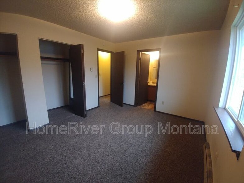 Primary Photo - 2111 S 4th St W