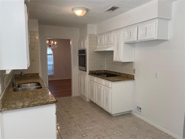 Building Photo - 2014 Bay Oaks Dr