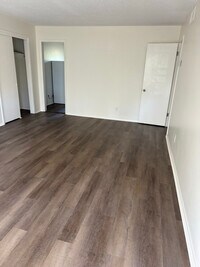 Building Photo - 1914 St James Dr