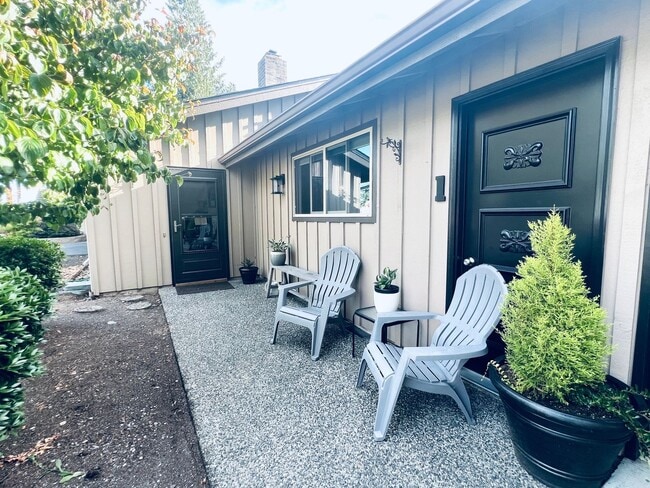 Primary Photo - 2 bedroom, 2 bath short term 3-6 month ren...