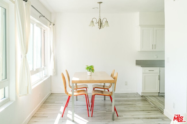 Building Photo - 10823 Camarillo St