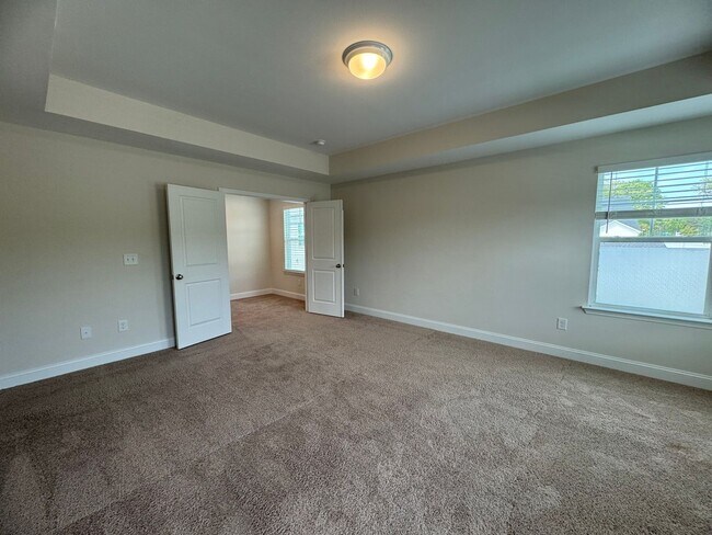 Building Photo - Spacious 4BR 3BA home in Northern Greensboro