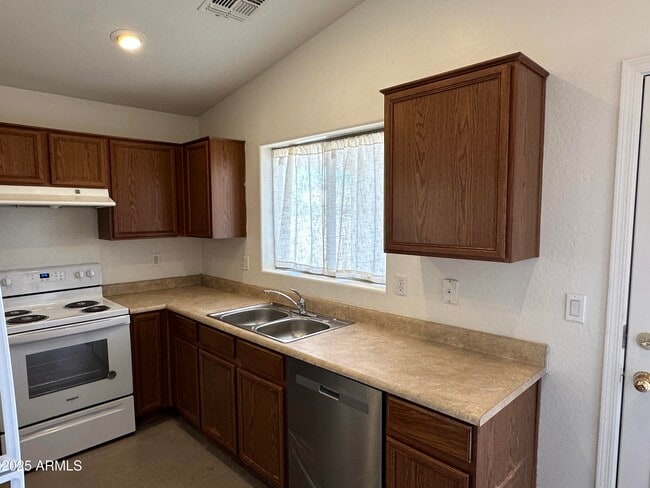 Building Photo - 1832 W Lydia Ln