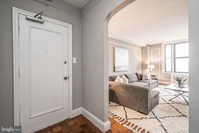 Building Photo - 2031 Locust St