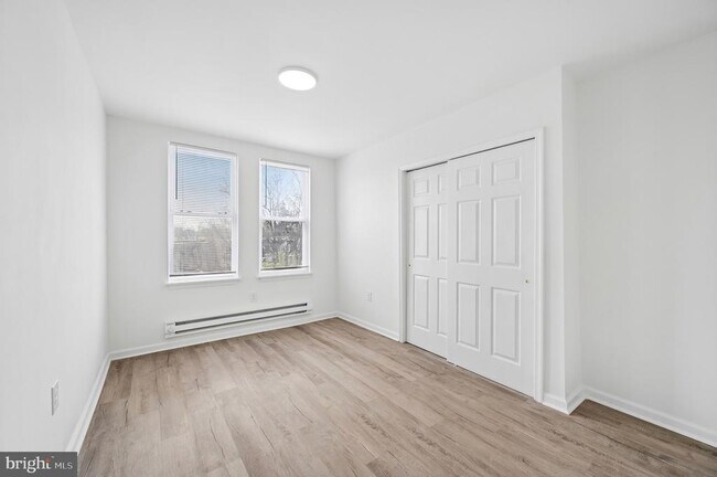 Building Photo - 462 E Cosgrove St