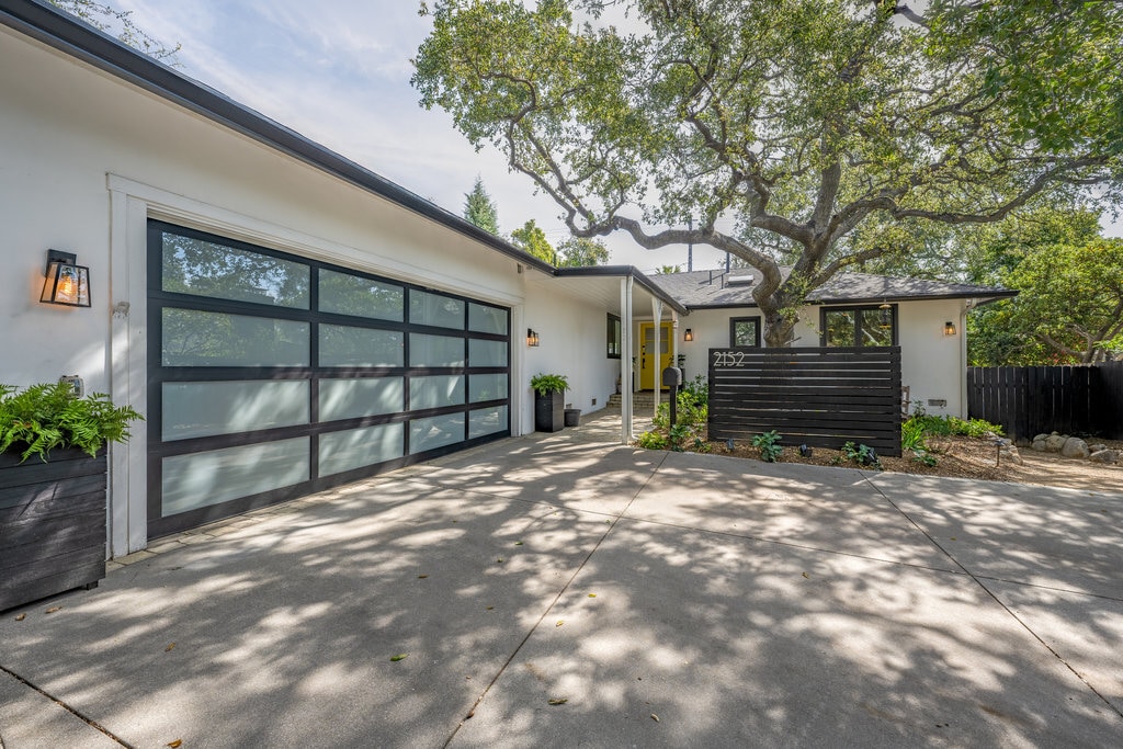 Building Photo - 2152 Grand Oaks Ave