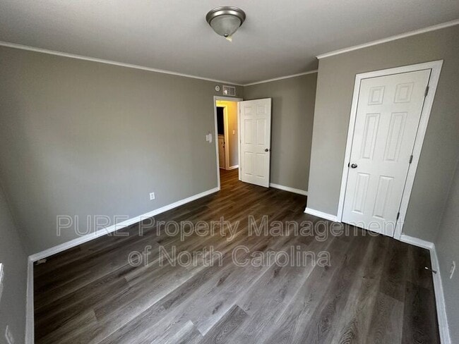 Building Photo - 504 Moore Dr
