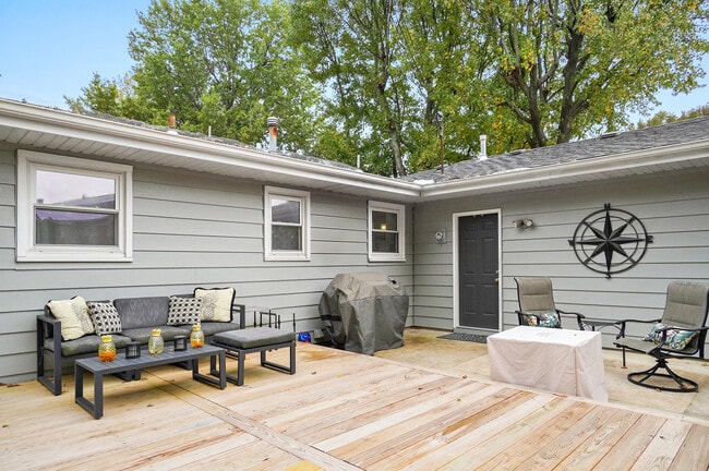 Building Photo - 2422 S Kickapoo Ave