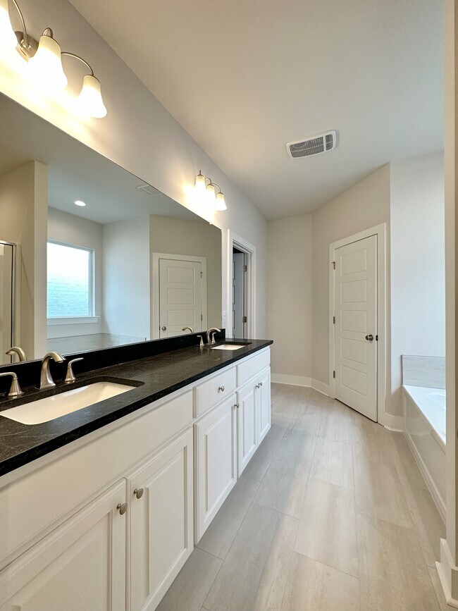 Building Photo - 7210 Rolling Fork Rd