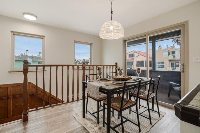 Building Photo - Oxnard Hollywood Beach Duplex