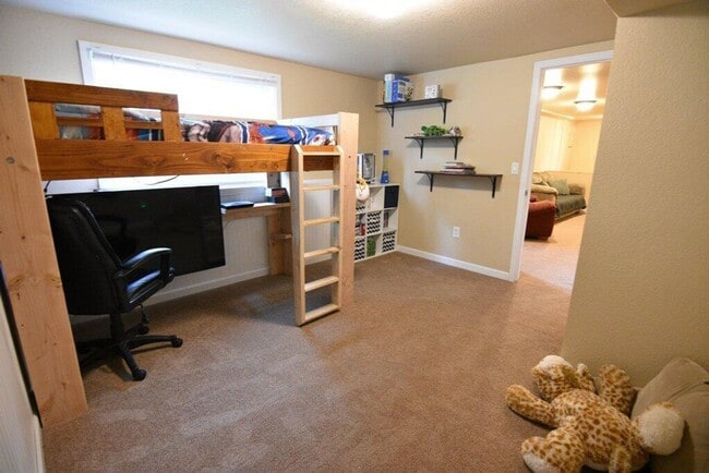 Building Photo - 222 Ridgeway Dr