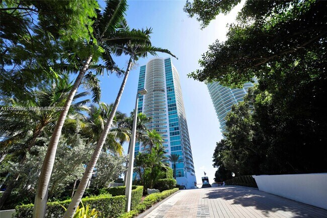 Building Photo - 2101 Brickell Ave