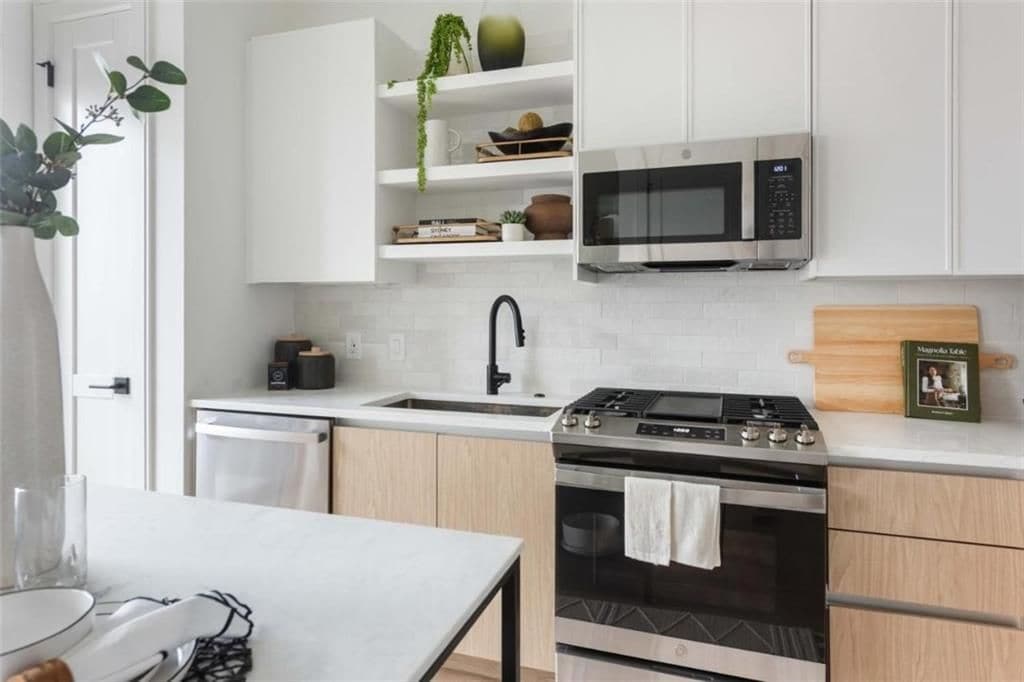 Building Photo - 665 Auburn Ave NE