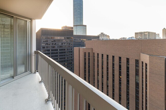 Building Photo - 222 N Columbus Dr