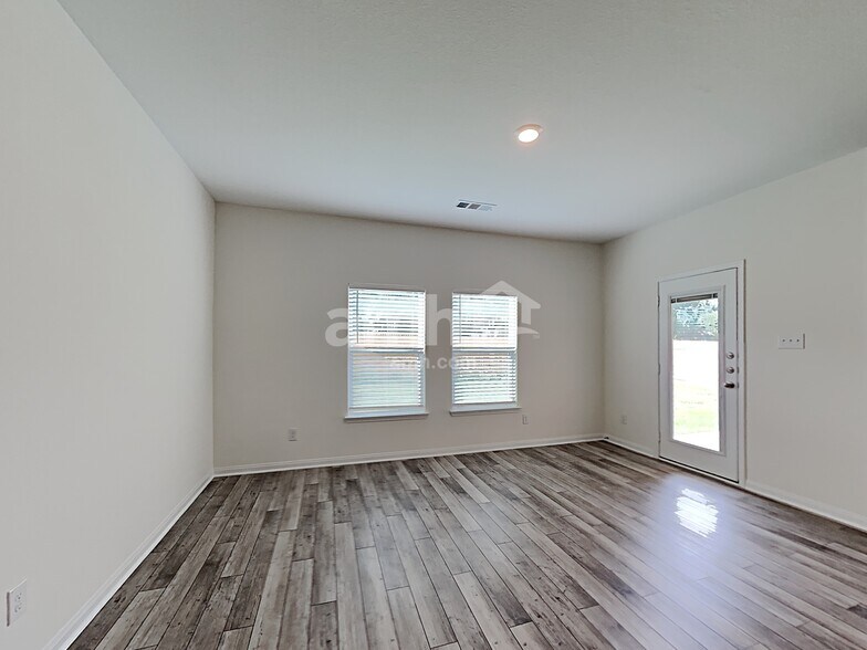 Building Photo - 1319 Treeta Trail