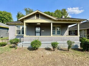 Building Photo - 1478 S Willet Street