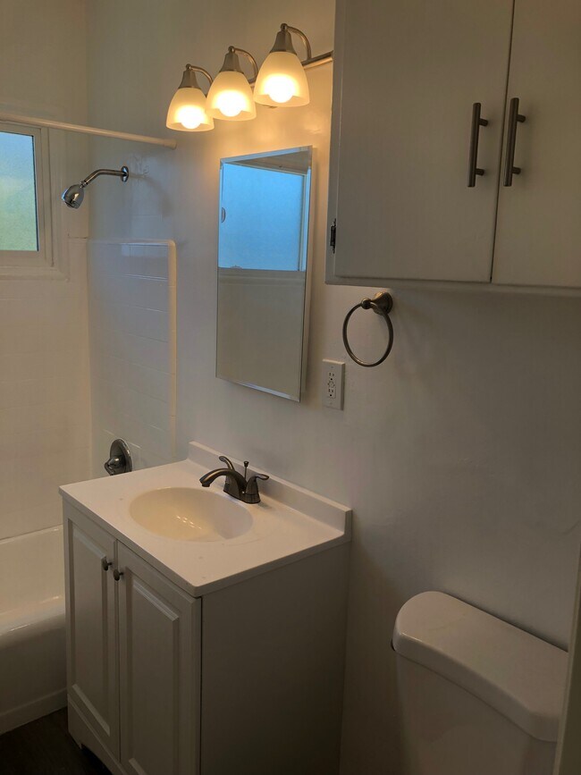 Building Photo - 801 N Eucalyptus Ave