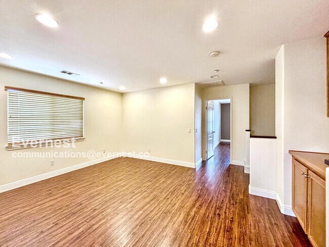 Building Photo - 10435 Whitcomb Way