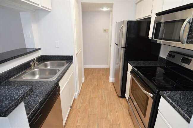Building Photo - 8722 Mallard Reserve Dr