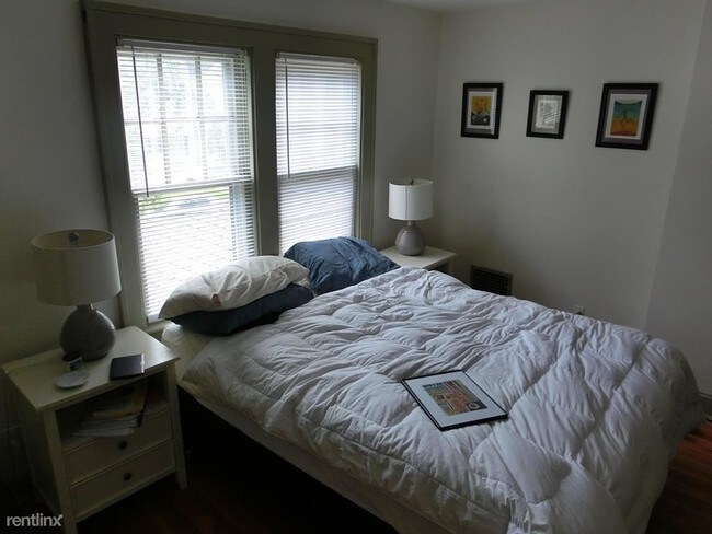 Building Photo - 3 br, 1 bath Townhome - 182 W Como Ave