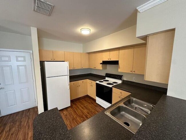 Building Photo - 727 Siena Palm Dr