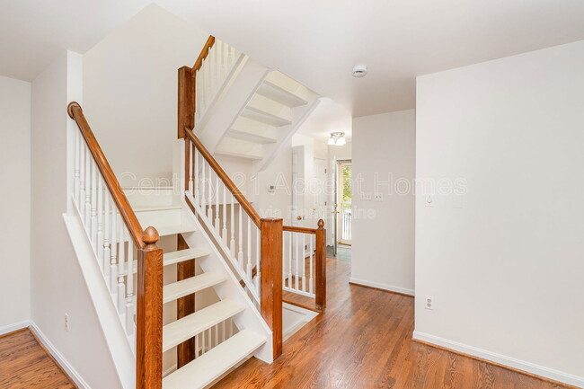 Building Photo - 3009 20th Ct S