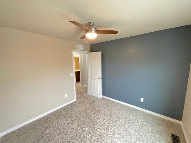 Building Photo - 4 Bedroom Home Available Near Galley Rd & Babcock Rd!