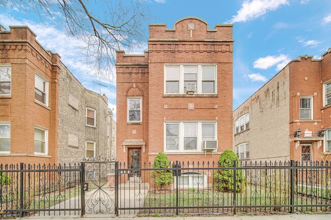 Primary Photo - 2441 N Tripp Ave