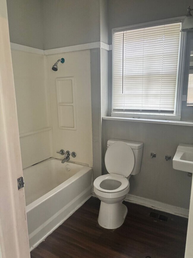 Building Photo - 267 W Leavell Woods Dr