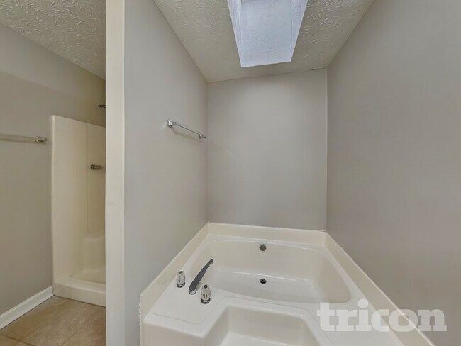 Building Photo - 1925 Sidneys Cove