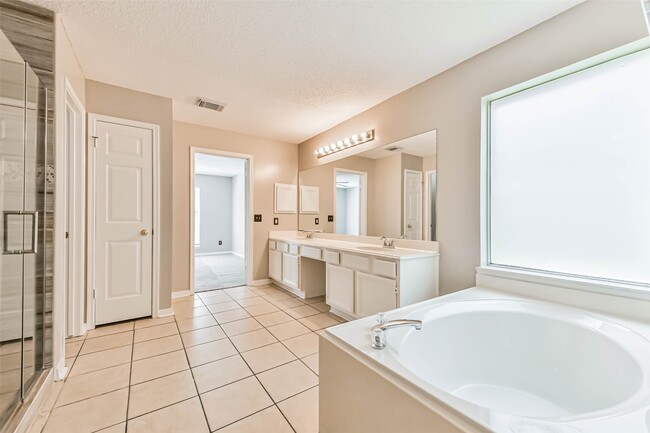 Building Photo - 2107 Bennigan St