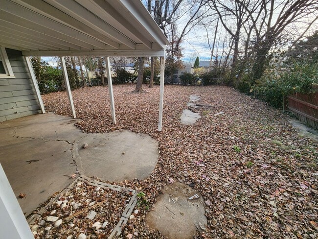 Building Photo - Spacious 3-Bedroom, 2-Bathroom Home AVAILA...
