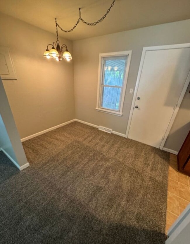 Building Photo - Coming Soon: Cozy 3-Bedroom Home with Scre...