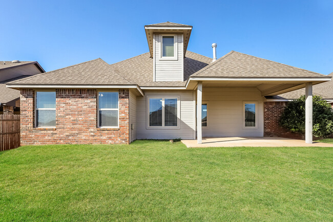 Building Photo - Beautiful Home!