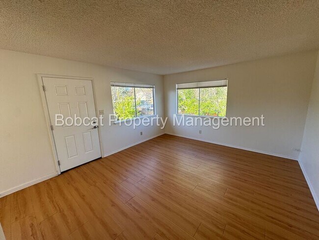 Building Photo - 1501 N Edmonds Dr
