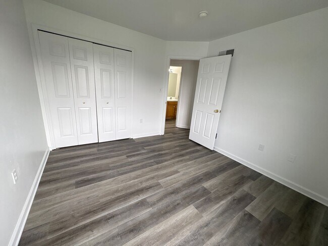 Building Photo - 16 Vickilee Dr