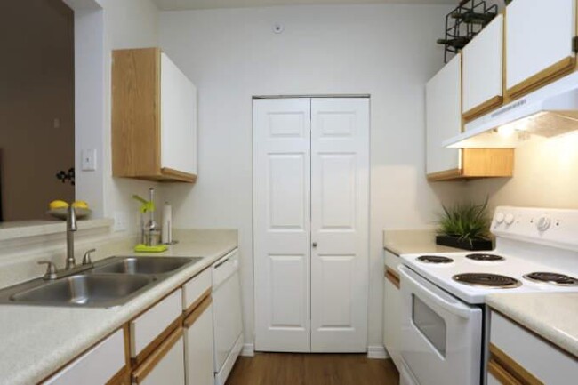 Building Photo - 1 bedroom in Austin TX 78744